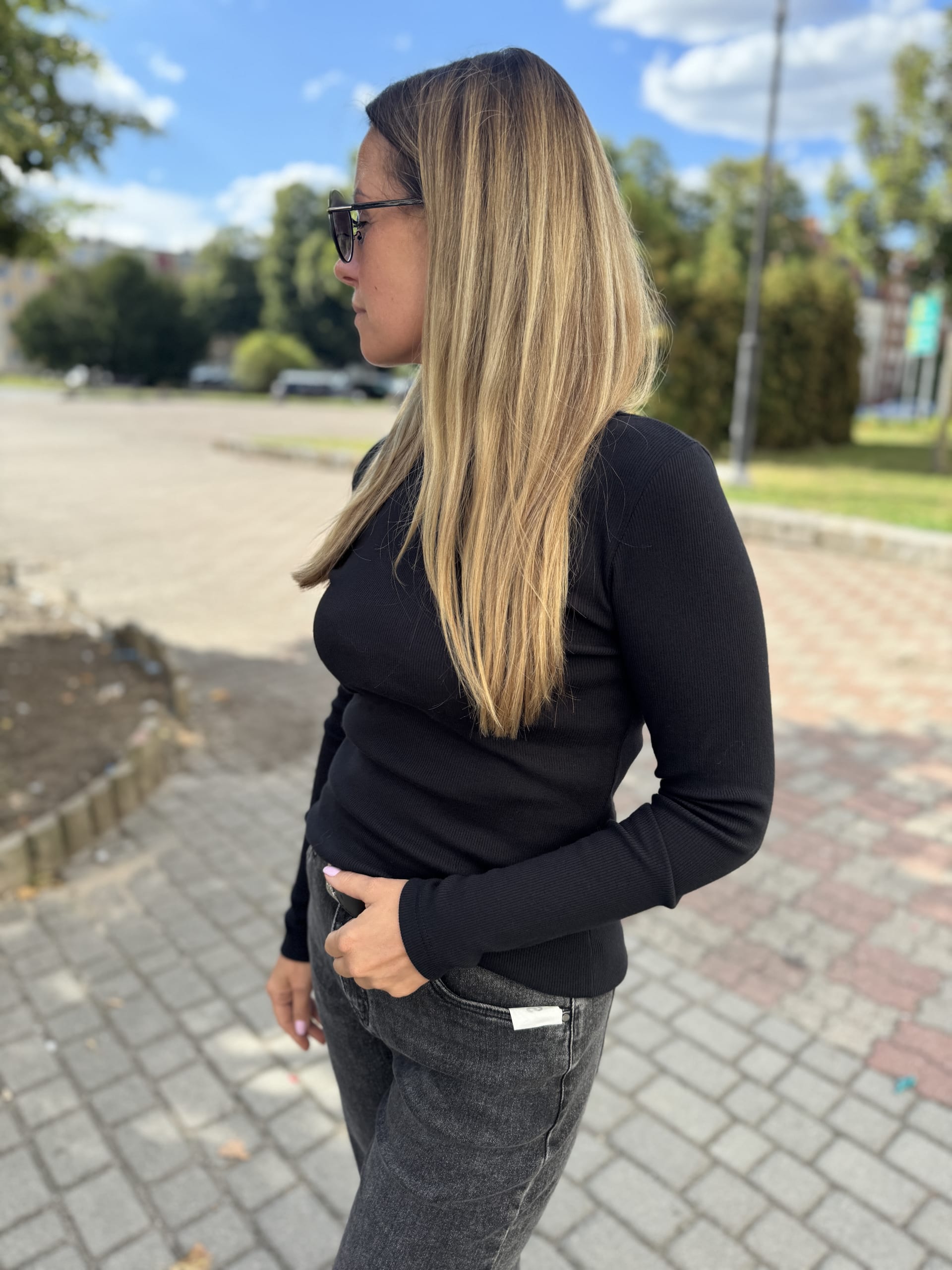 Basicowa bluzka w prążek "Mia" czarna 3
