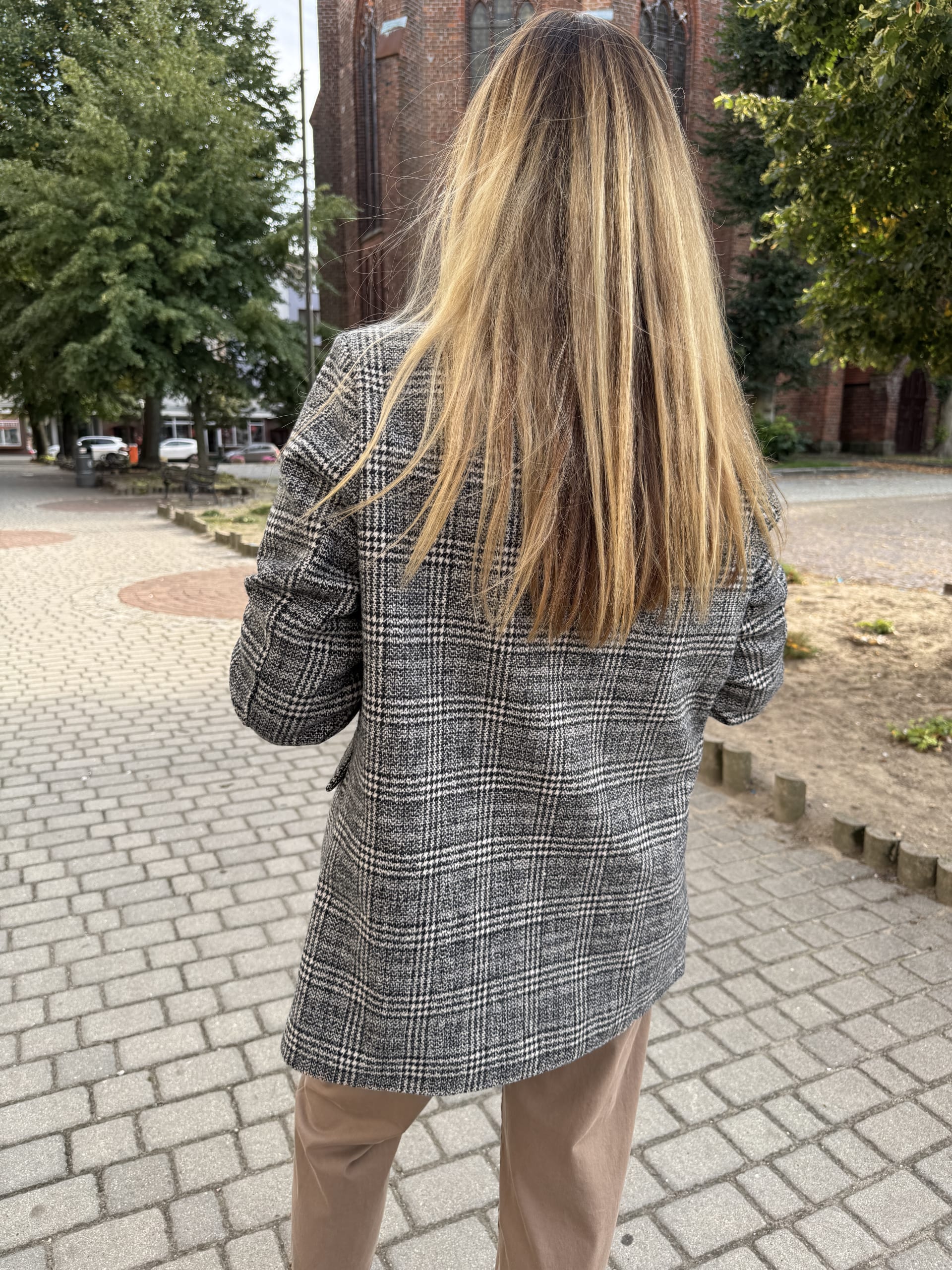 Klasyczna marynarka w kratę czarno-kremowa 4