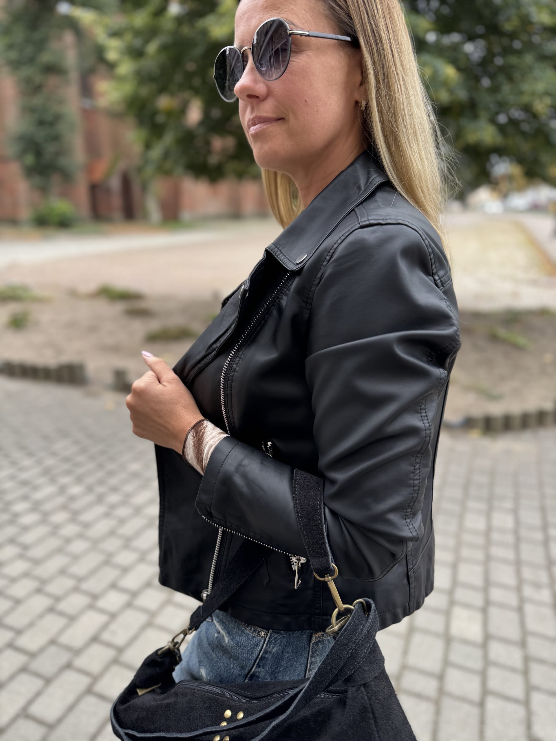 Taliowana ramoneska czarna 4