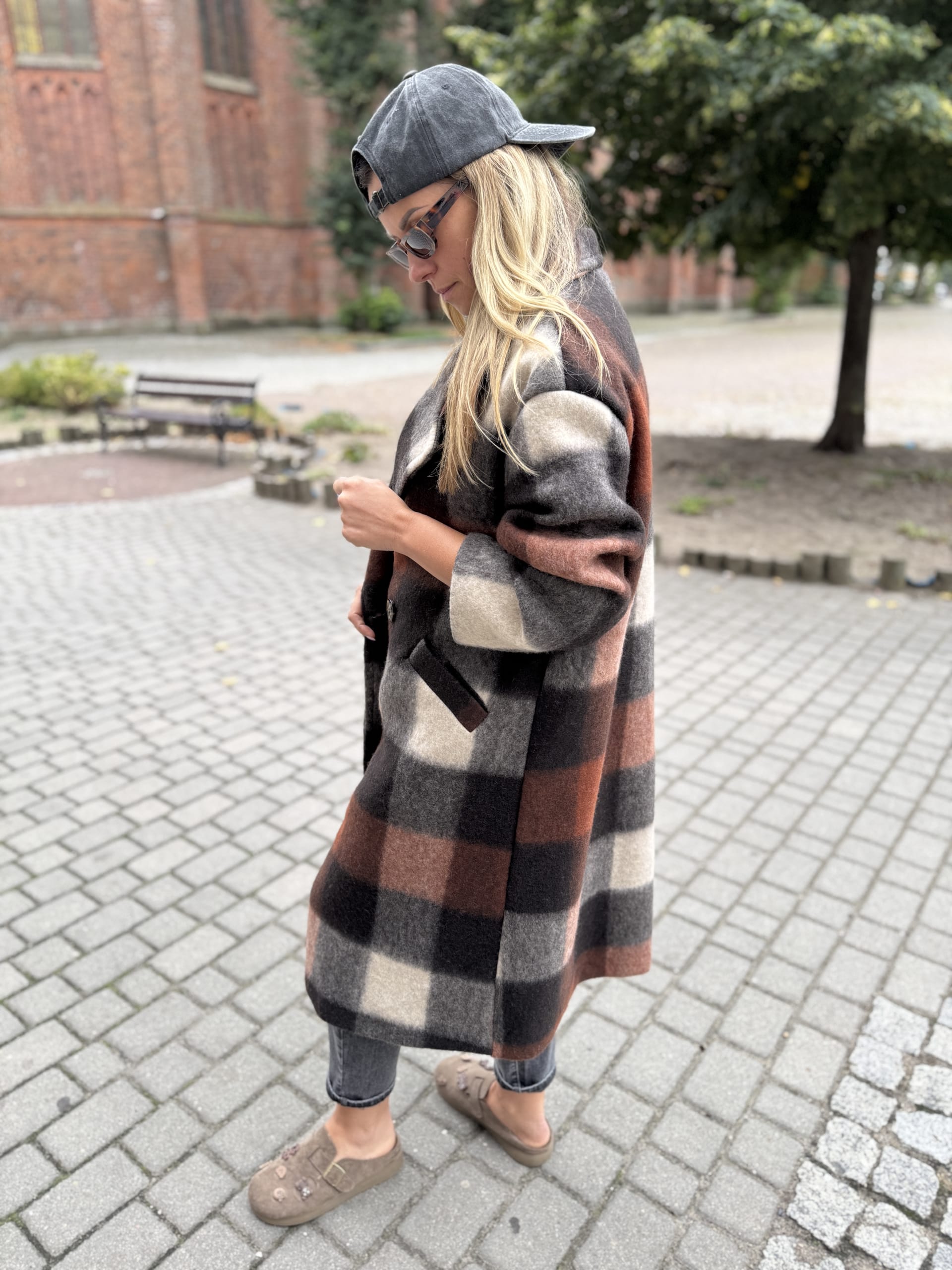 Długi płaszcz oversize w kratę z wełną - drugie zdjecie