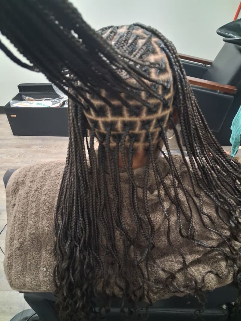 Smedium knotless butt length