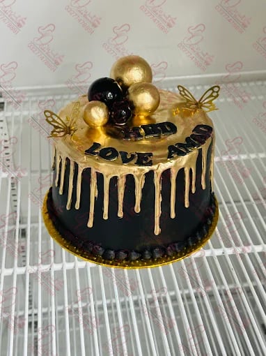 Black and Gold Luxury Cake Faisalabad