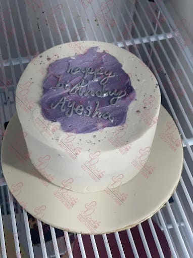 Minimalist Trendy 1 Pound Cake Islamabad