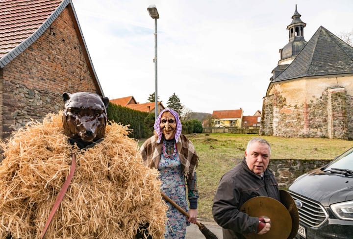 Hexe, Erbsbär und Bärenführer in Friesdorf