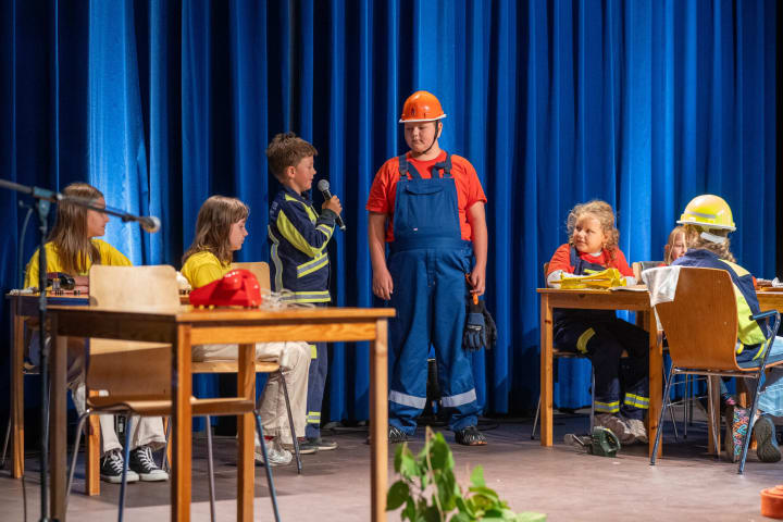 Kinder auf der Bühne
