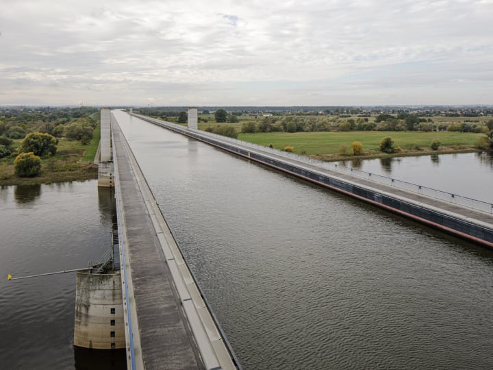Brücke des Mittellandkanals über die Elbe