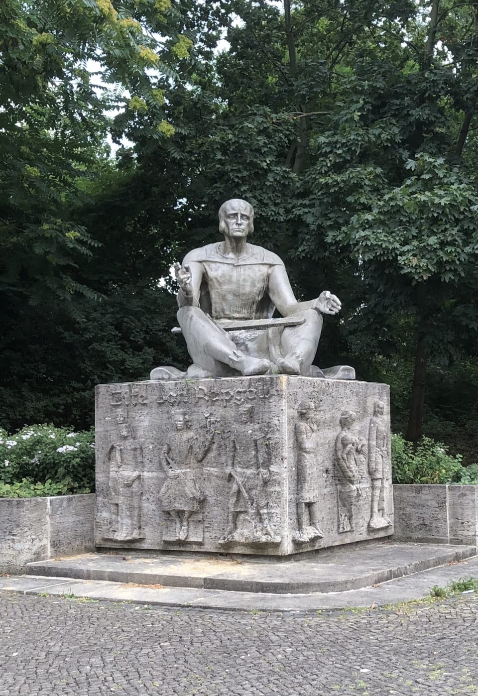 Denkmal Eike von Repgow, Autor des "Sachsenspiegels", des ersten Rechtsbuchs in deutscher Sprache. Magdeburg.