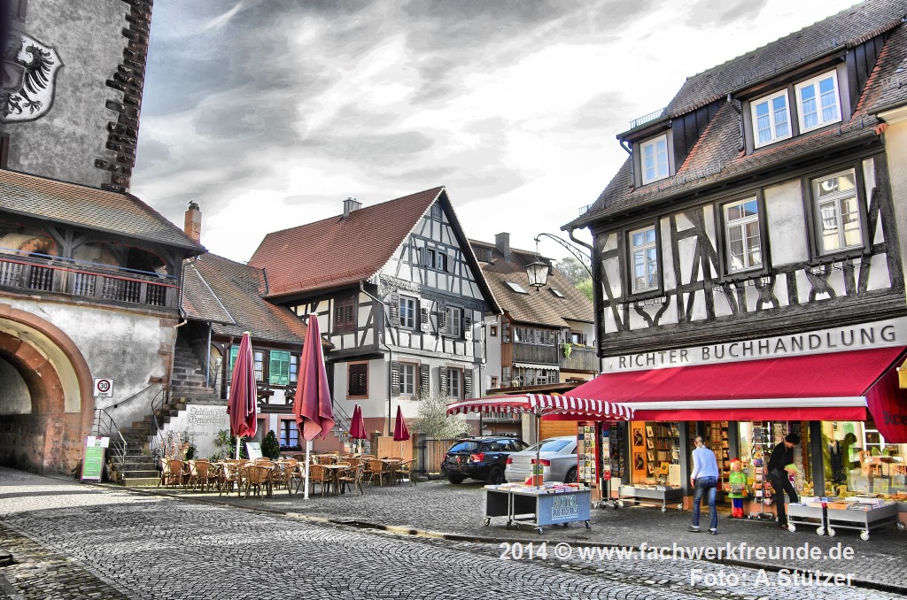 Fachwerk Bürgerhaus mit integrierter Buchhandlung und angrenzendem Obertor