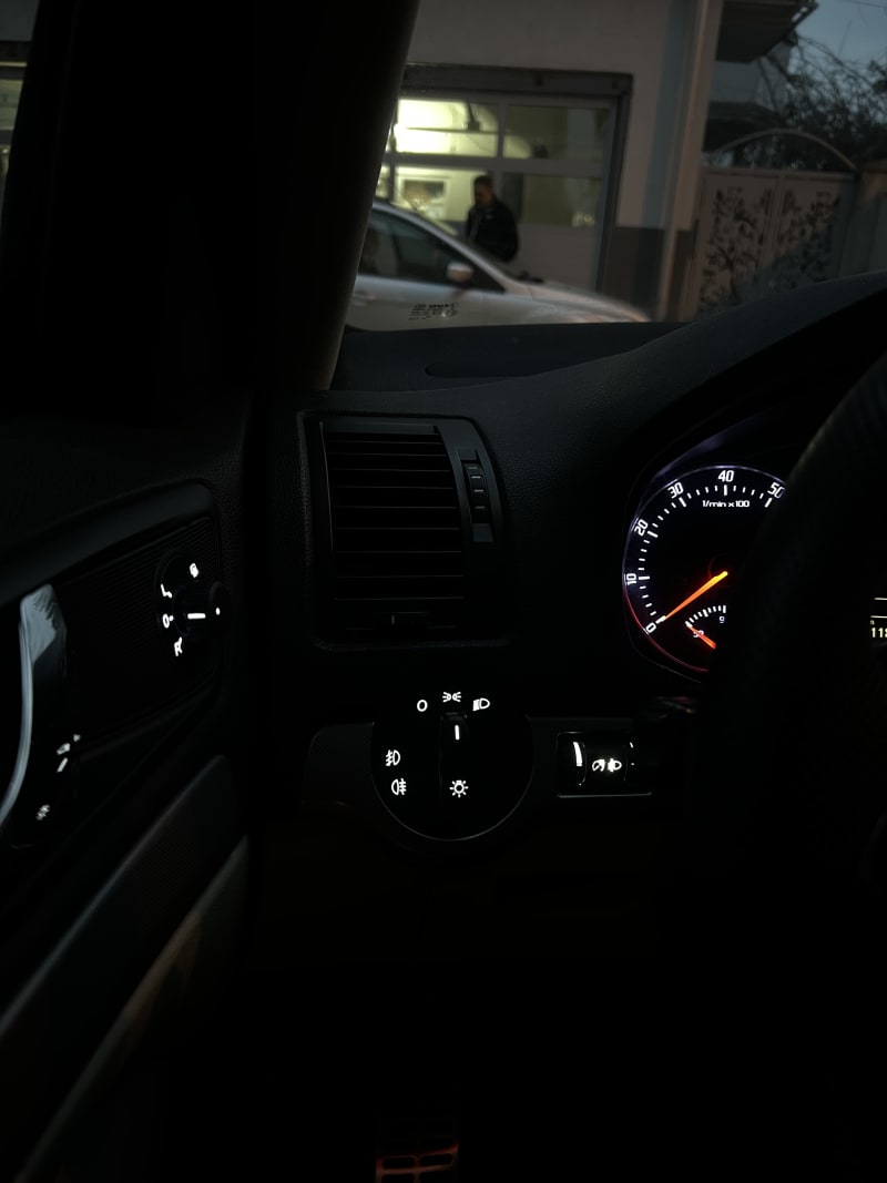 Noćni enterijer – LED dashboard