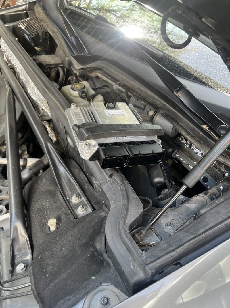 ECU – motorna komora