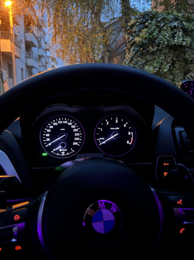 BMW cluster – ljubičasti LED