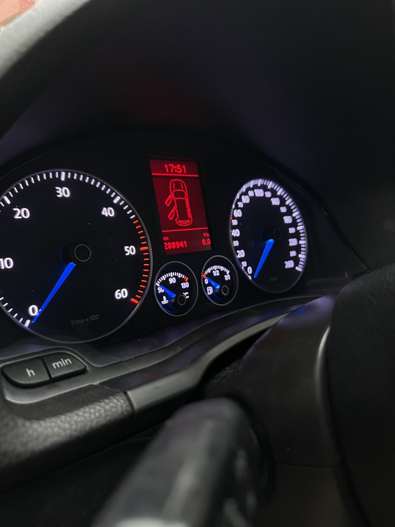 VW Jetta cluster – plave igle