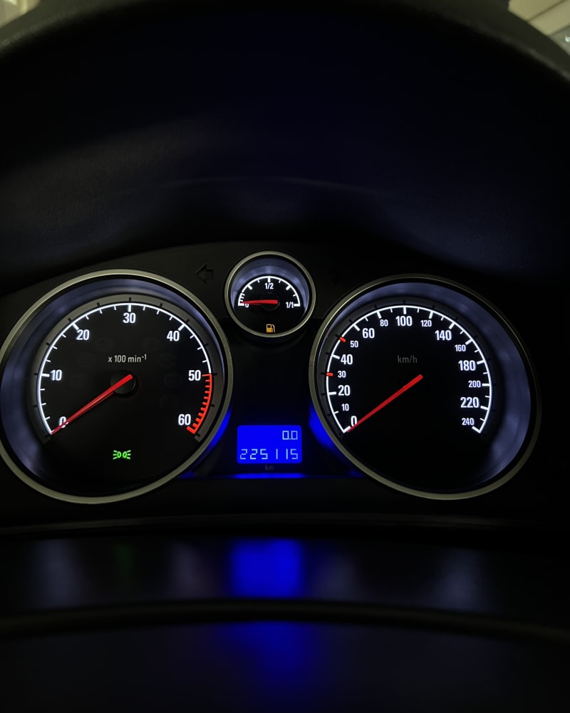 Opel Astra cluster – plavi LED