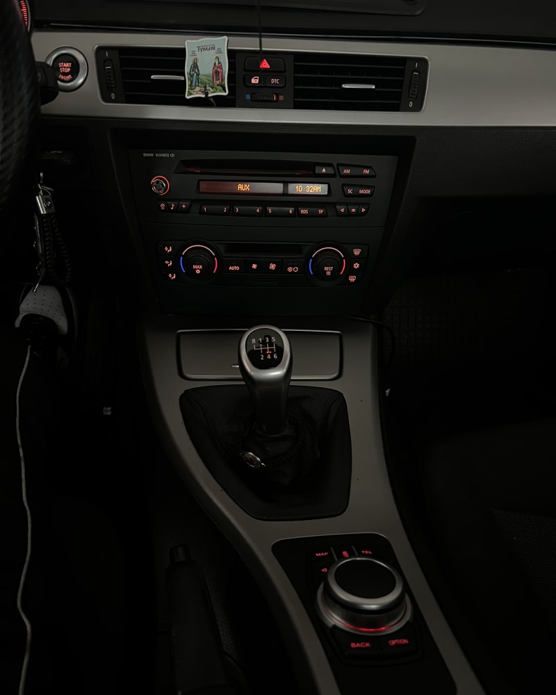 BMW E90 – stock enterijer