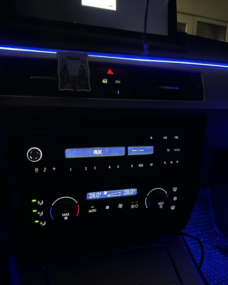 BMW E90 – plavo ambijentalno