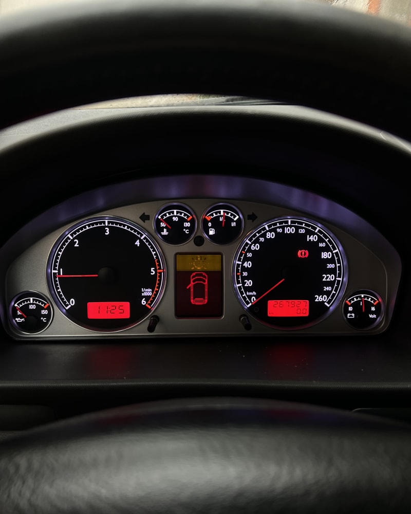 VW Passat CC cluster – ljubičasti LED