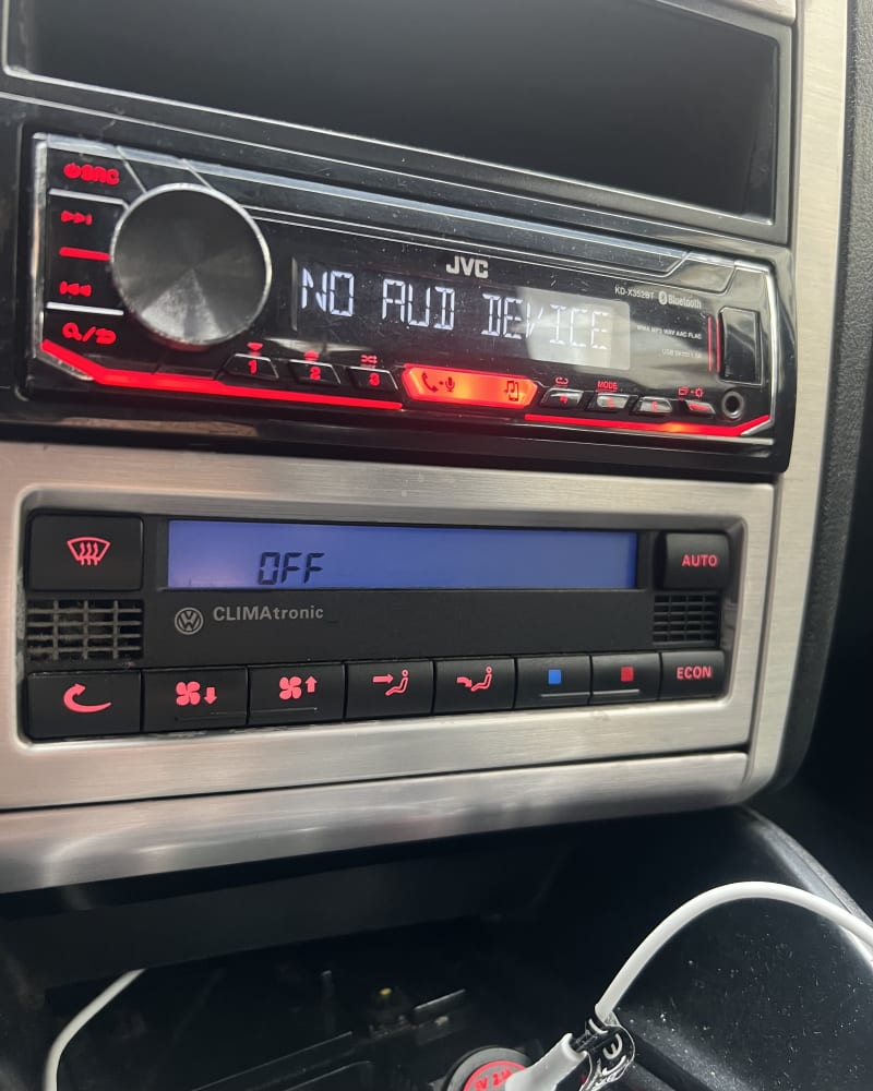 JVC radio ugradnja – dnevni prikaz