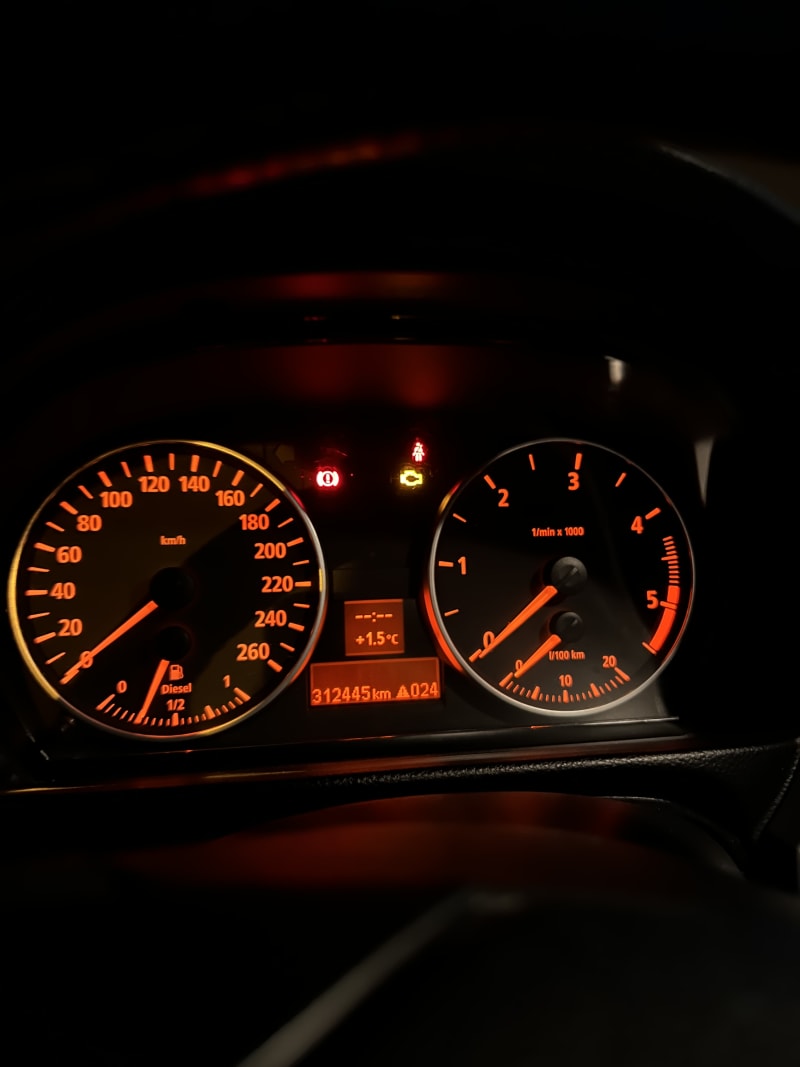 BMW E90 cluster – narandžasti LED