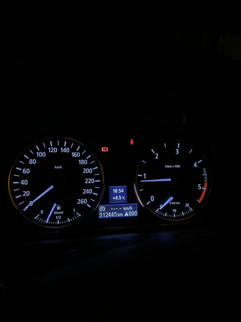 BMW E90 cluster – plavi LED