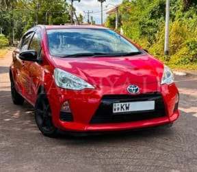 Toyota Aqua S Grade 2012 Car