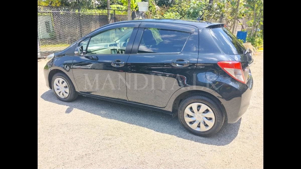 Toyota Vitz 2013 Car 2