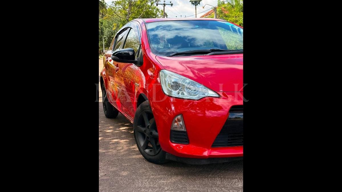 Toyota Aqua S Grade 2012 Car 3