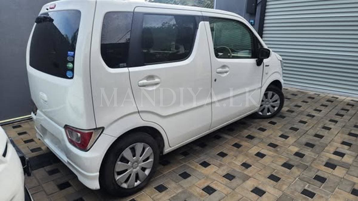 Suzuki Wagon R 2017 Car 3