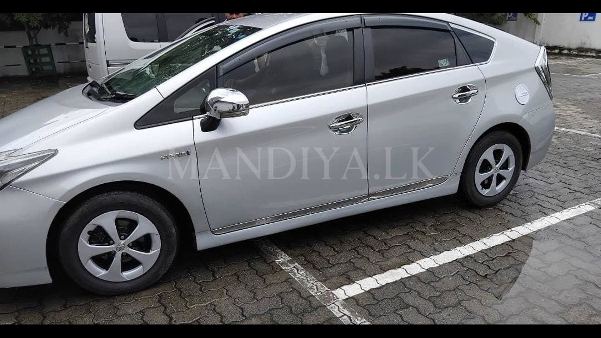Toyota Prius 2013 Car 5