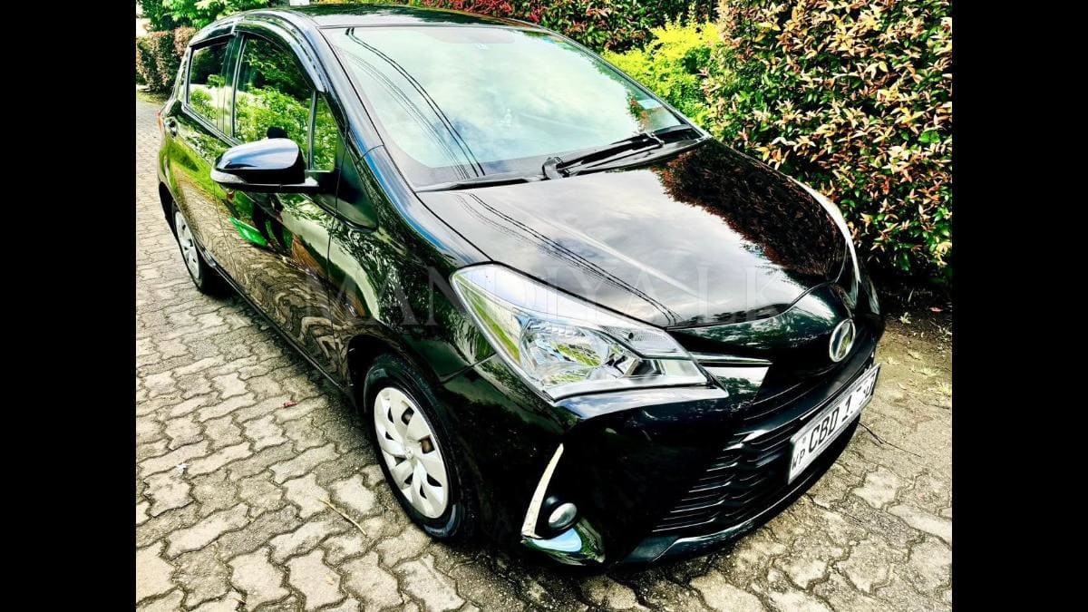 Toyota Vitz 2017 Car 7