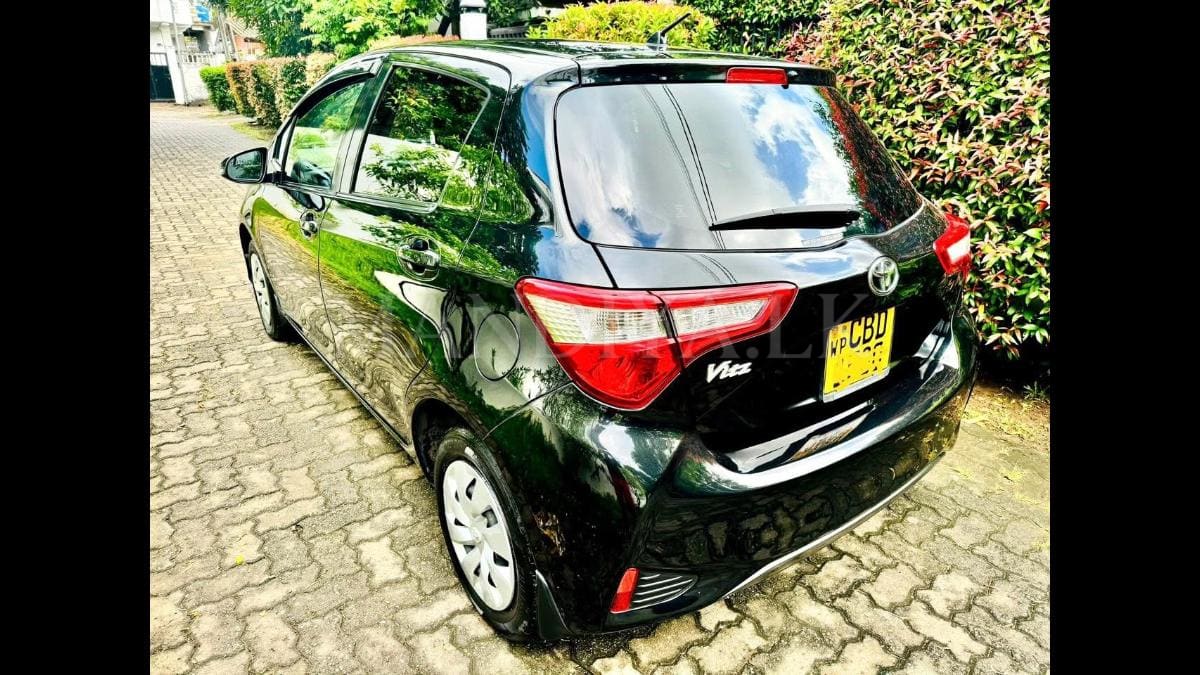Toyota Vitz 2017 Car 5