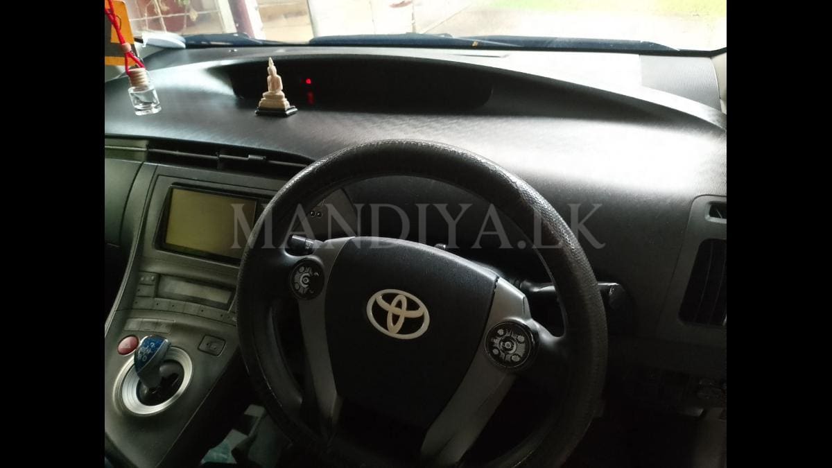 Toyota Prius 2012 Car 4