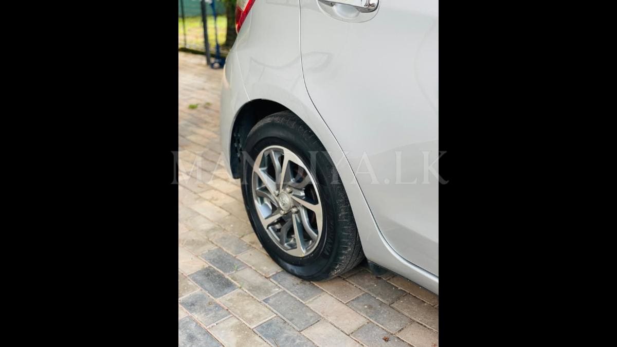 Toyota Vitz 2018 Car 2
