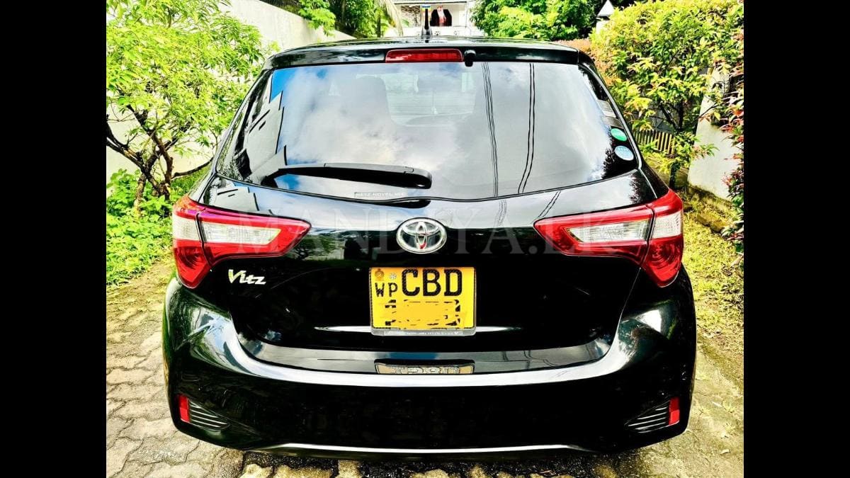 Toyota Vitz 2017 Car 3