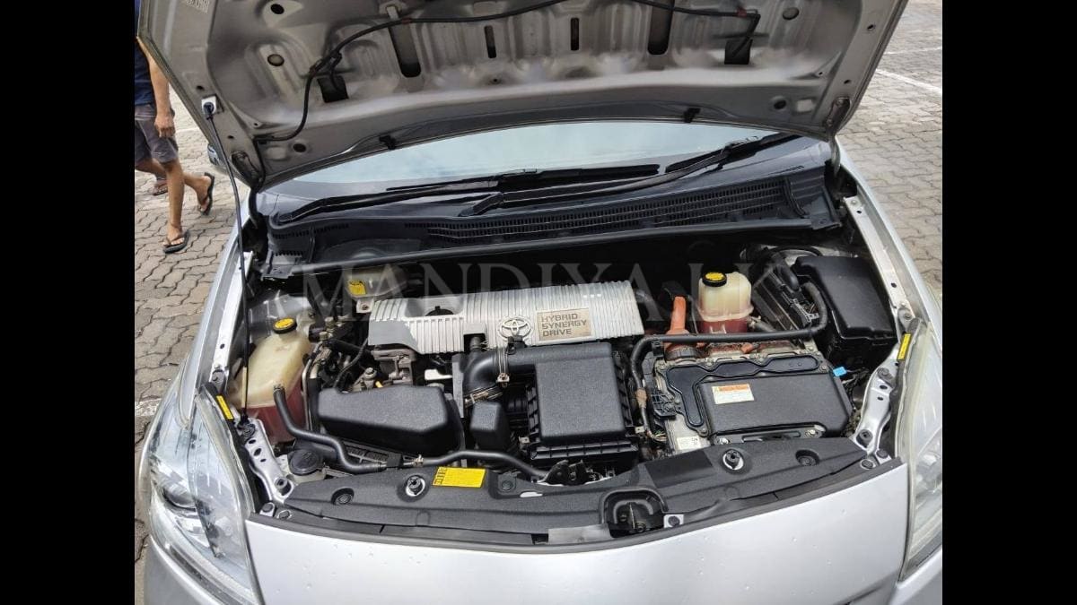 Toyota Prius 2013 Car 8