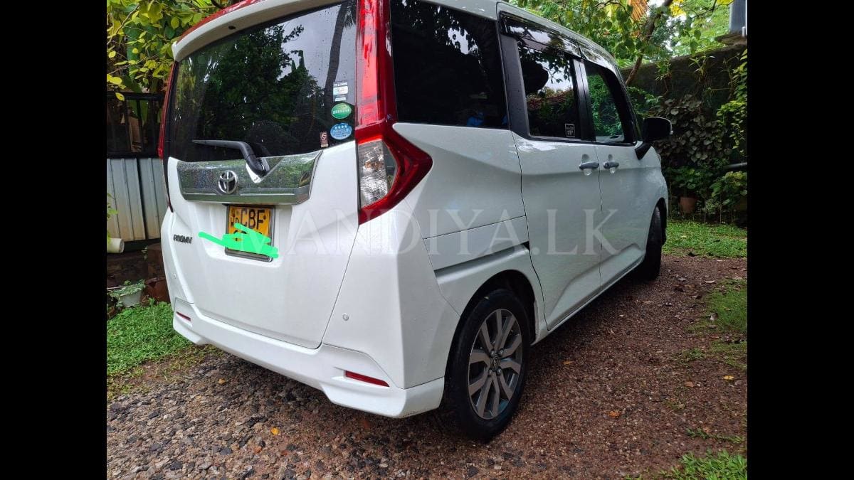 Toyota Roomy 2017 Car 2