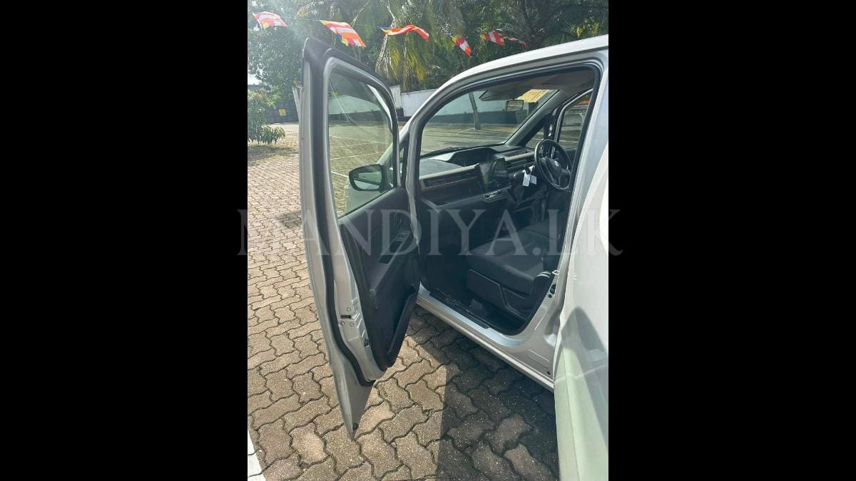 Suzuki Wagon R 2024 Car 4