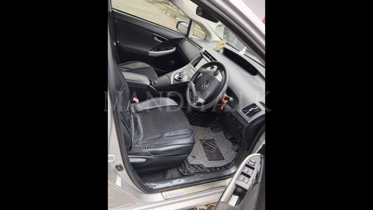 Toyota Prius 2013 Car 4