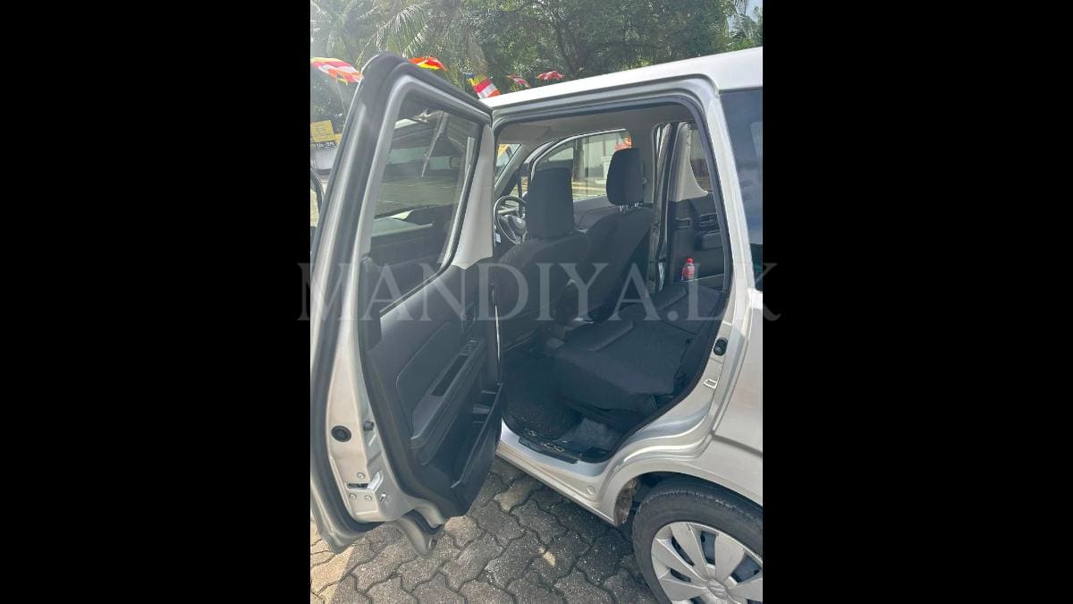 Suzuki Wagon R 2024 Car 3