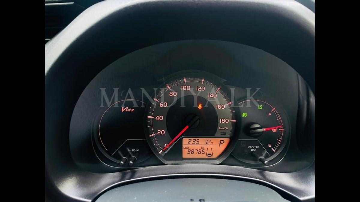 Toyota Vitz 2018 Car 5
