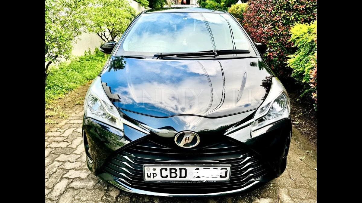 Toyota Vitz 2017 Car 6