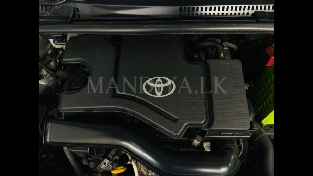 Toyota Vitz 2018 Car 6