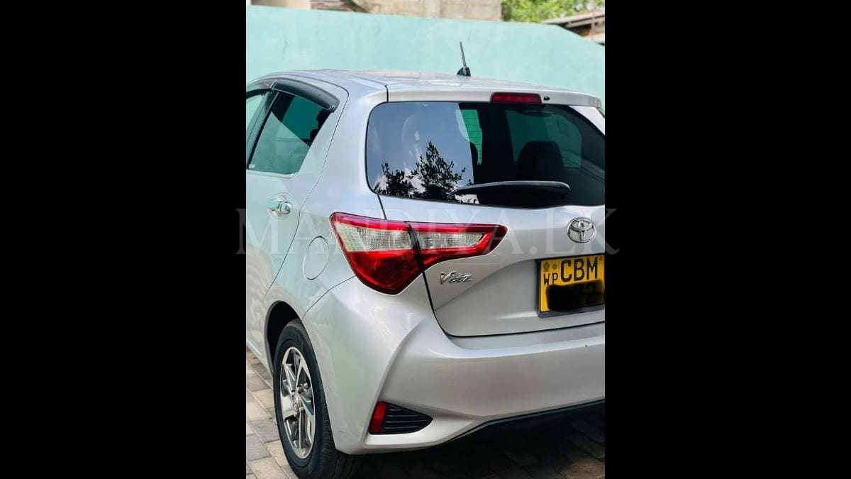 Toyota Vitz 2018 Car 3