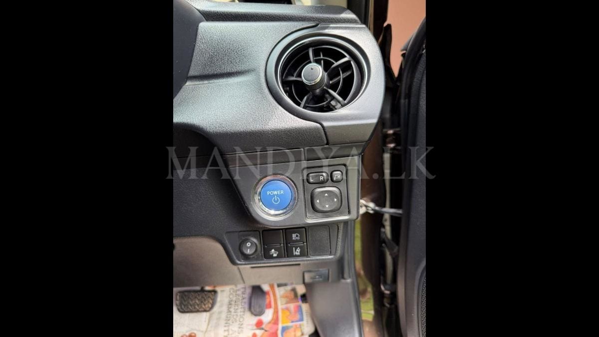 Toyota Axio 2016 Car 5