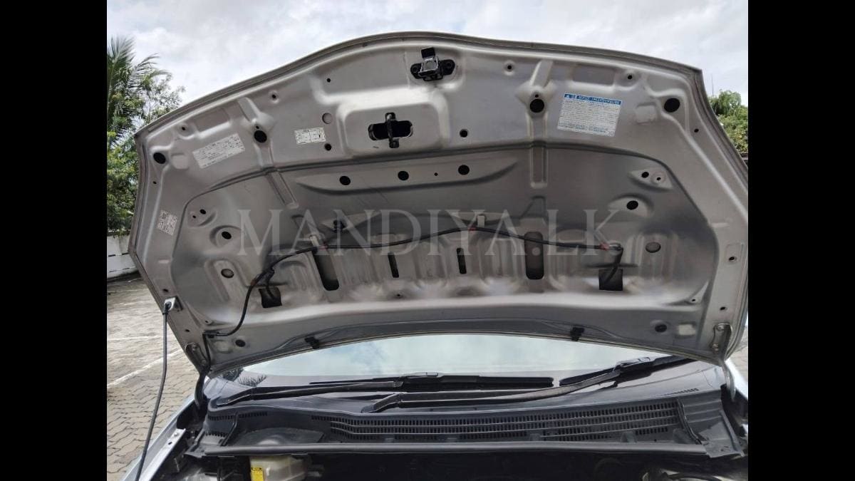 Toyota Prius 2013 Car 7