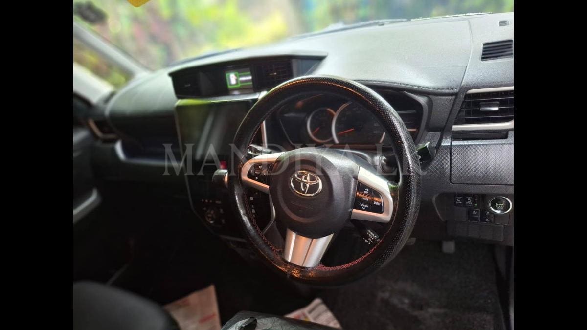 Toyota Roomy 2017 Car 4