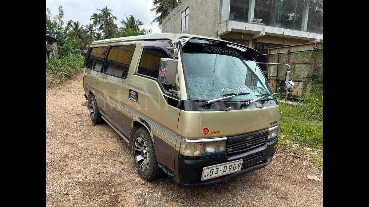 Nissan Caravan 1990 Van 4