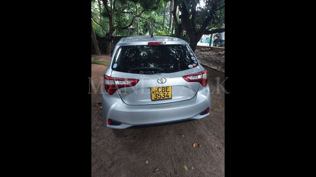 Toyota Vitz 2018 Car 2