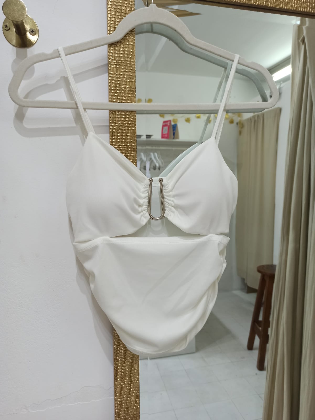 Top Hebilla U con tazas