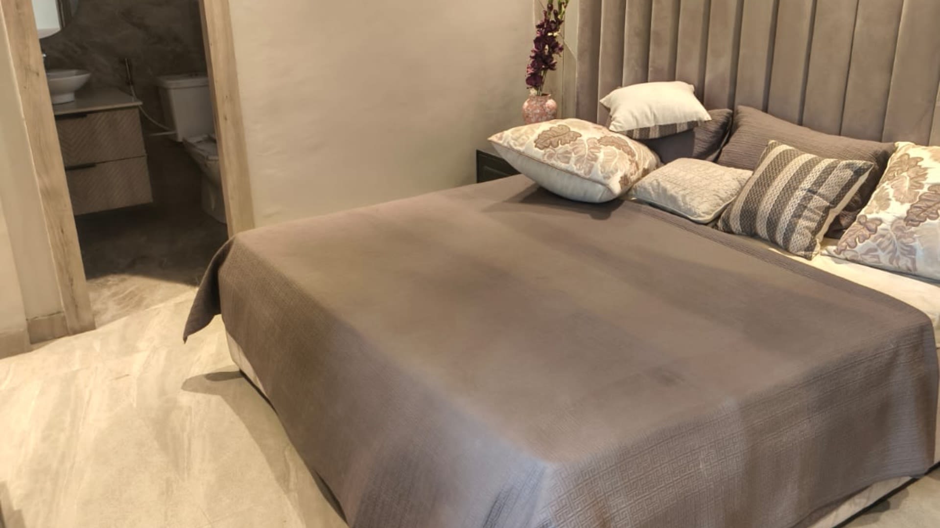 Kviraj Mayfair Residency Property Image 6