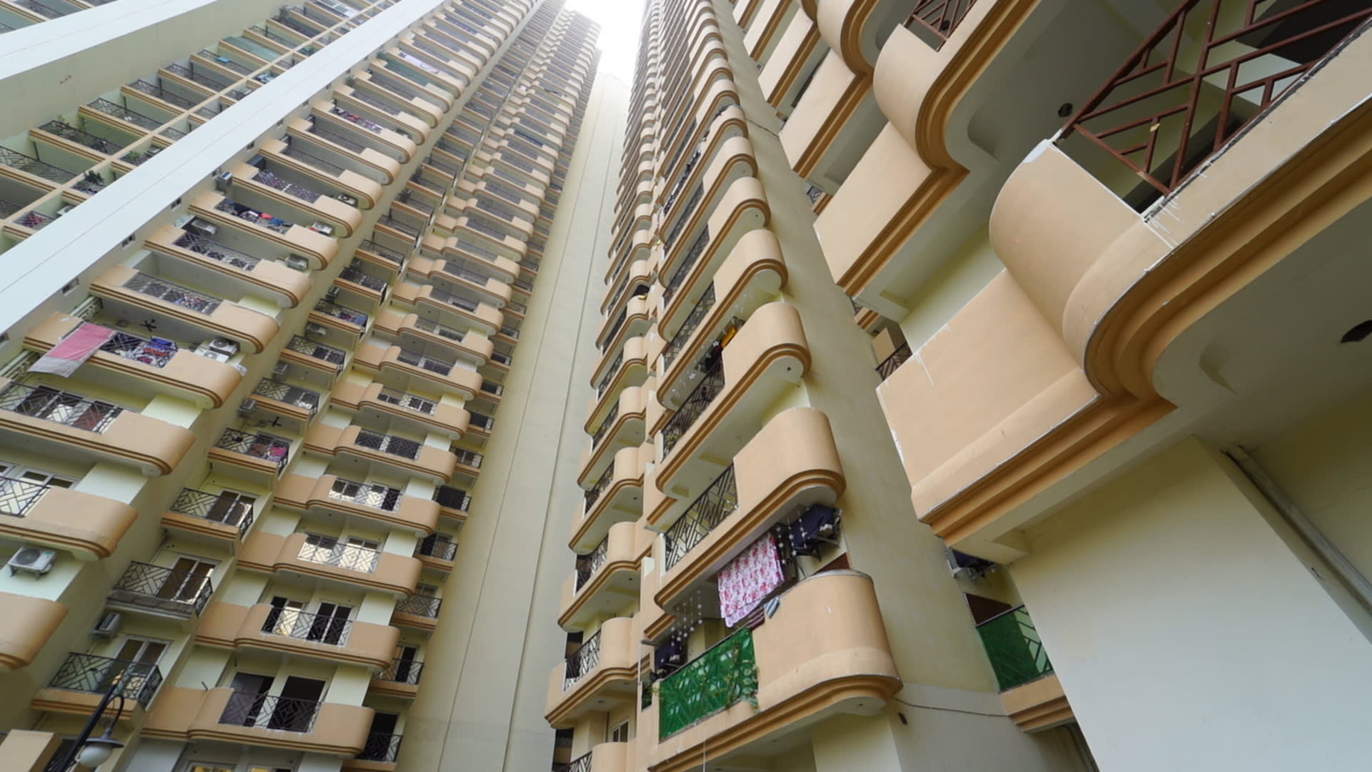 Saya Gold Avenue Property Image 2